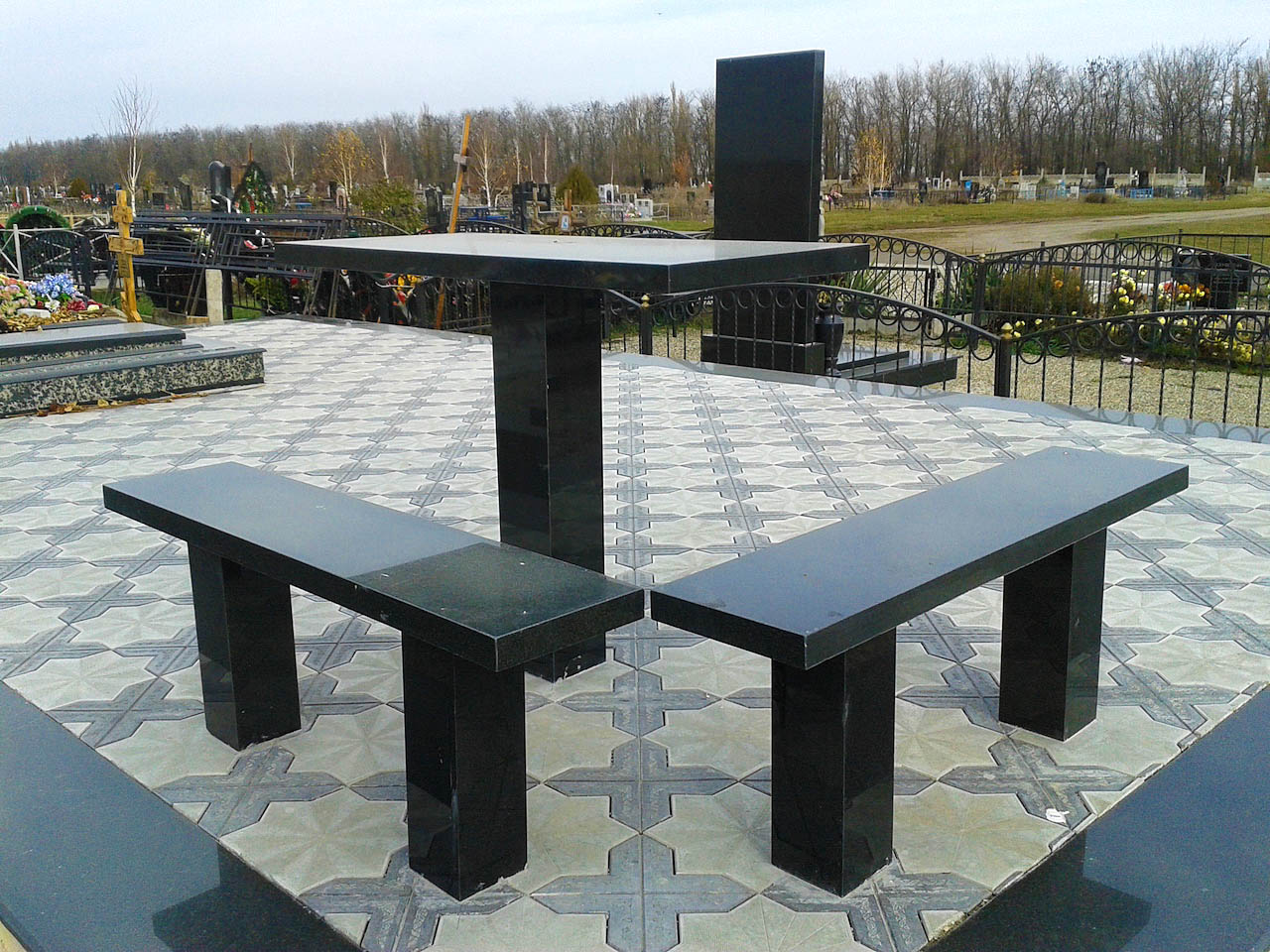 стол на кладбище фото